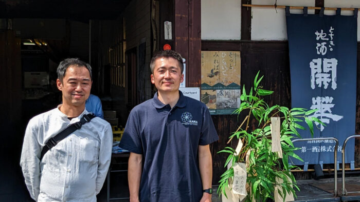 店長(左)と斉藤杜氏(右)